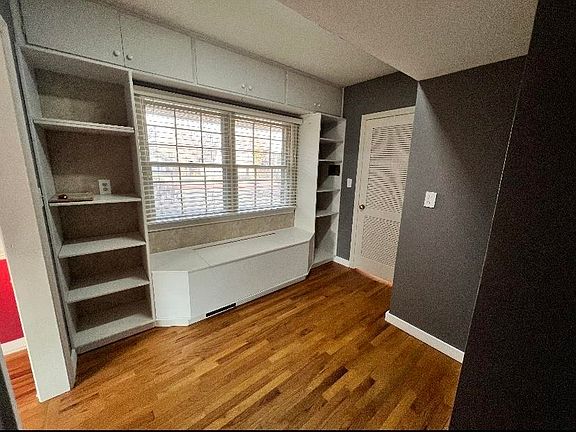 5th image of 210 W 22nd St