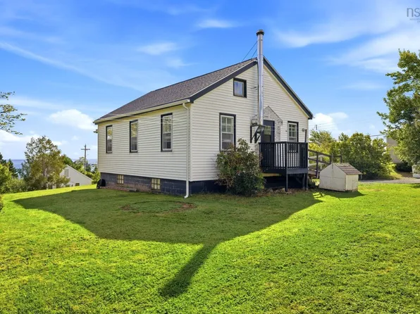 3 Florence St, Halifax, NS B3V 1J4
