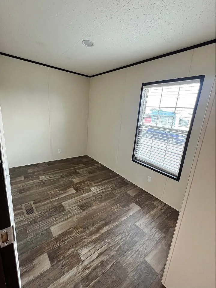 2 bed, 1.0 bath, $1,049 — Photo 4