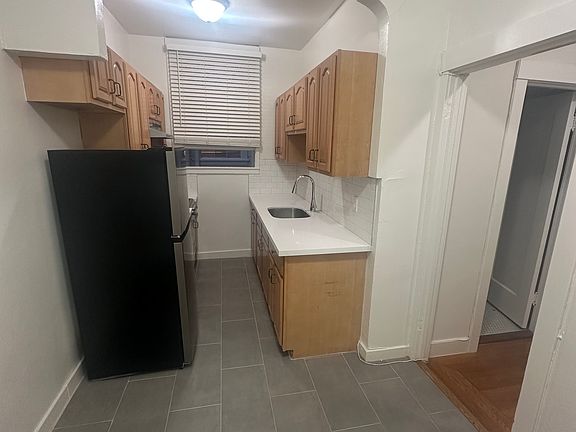 3rd image of 3300 Scott St APT 201