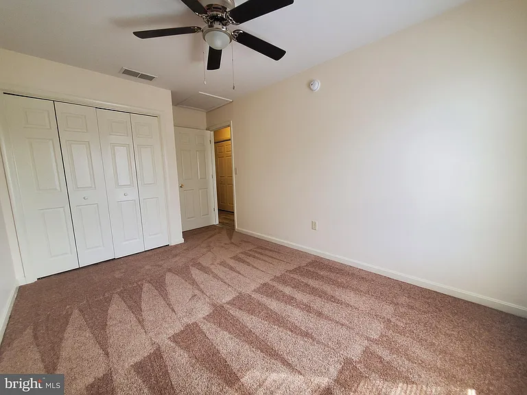 218 E North St — Photo 17