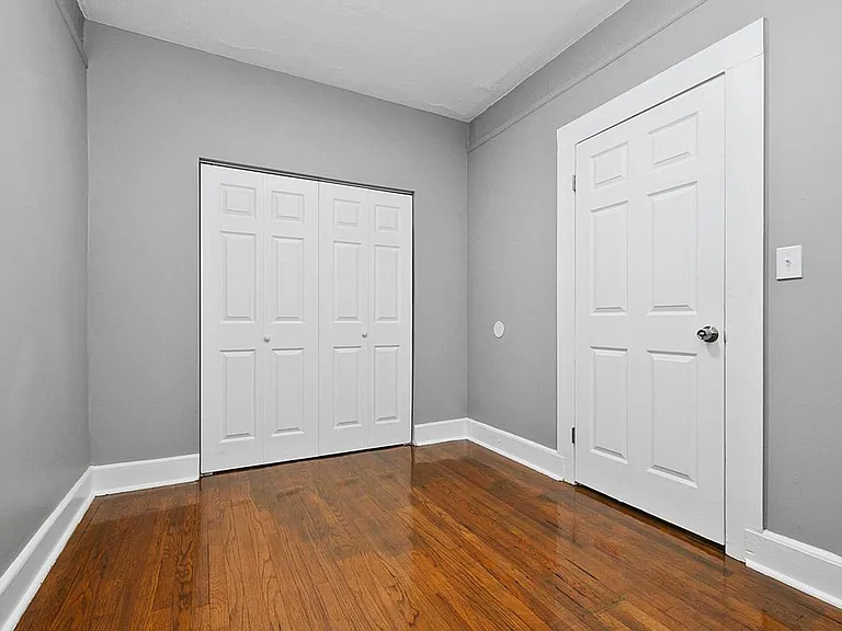7557-59 S. Calumet Ave. / 348-58 E 76th St. — Photo 25