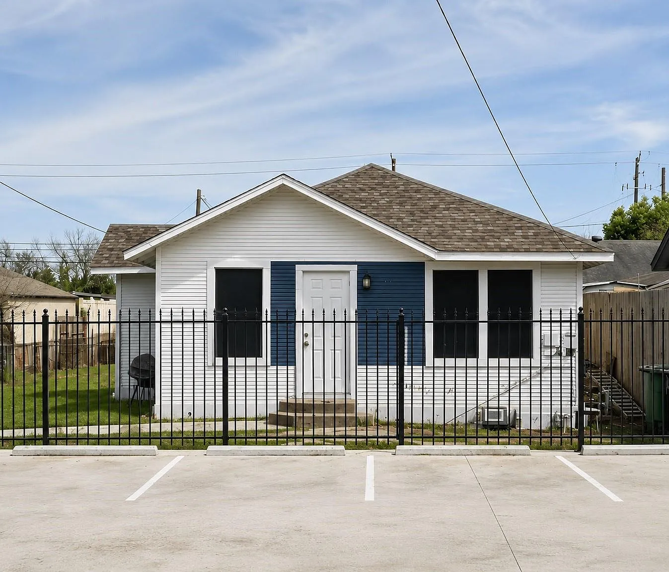 3 bed, 1.0 bath, 1100 sqft, $1,500 — Photo 1