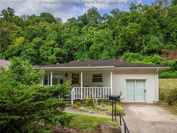 3rd image of 941 Woodward Dr