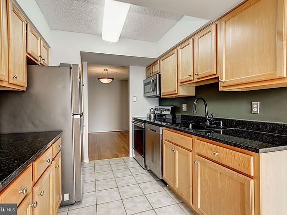 4th image of 4500 S Four Mile Run Dr APT 1116