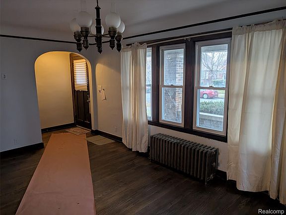 4th image of 17151 Albion St