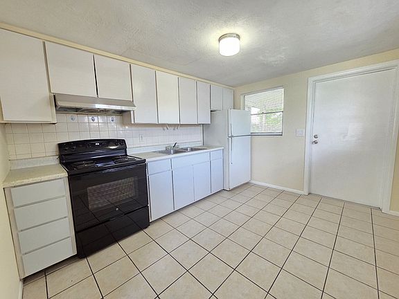 3rd image of 5524 24th St W #Duplex