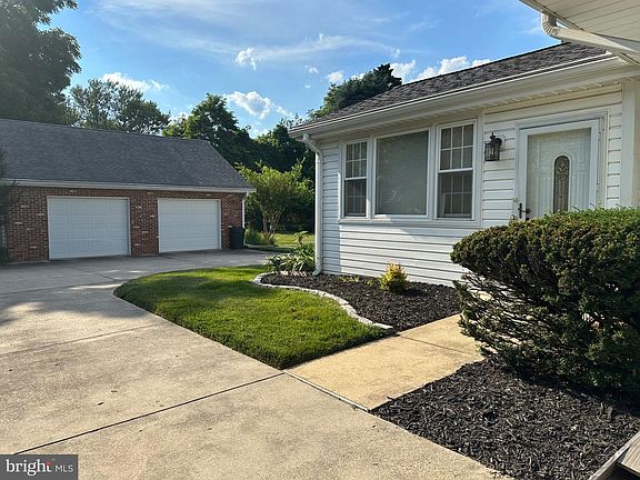 3rd image of 14616 Sturtevant Rd