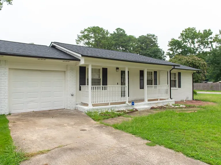 6205 Fieldcrest Dr — Photo 1