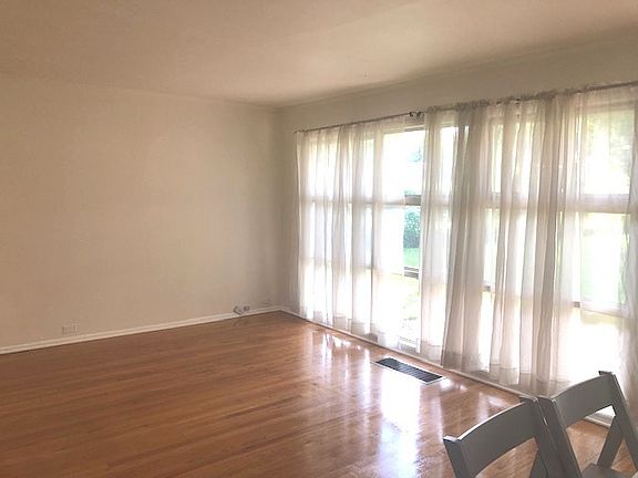 2nd image of 1706 W Oakton St