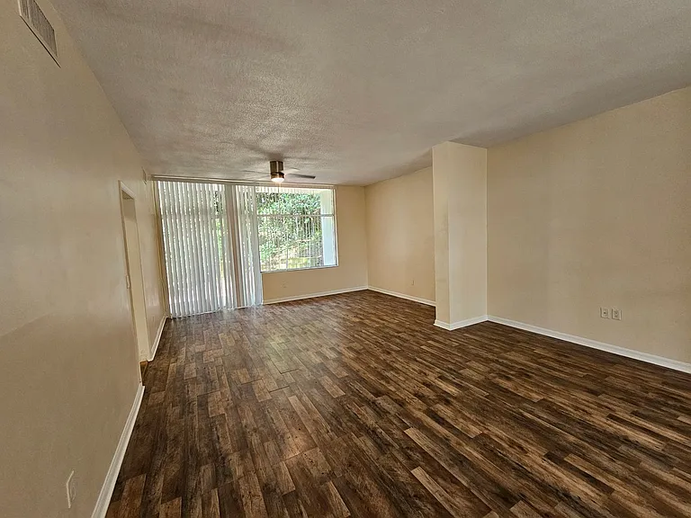 2818 SW 2nd Ave — Photo 12