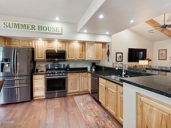 4th image of 2555 Village Ct #40