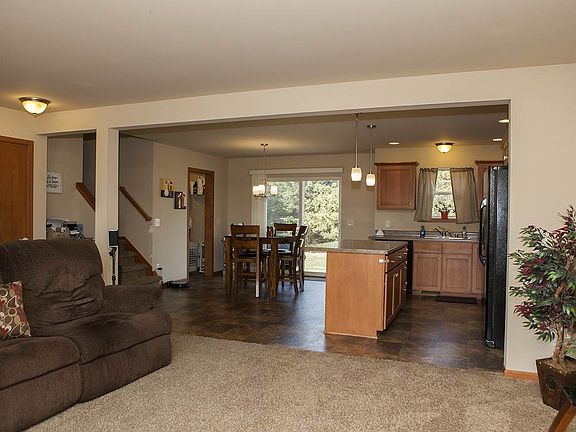 3rd image of 304 Heritage Sq