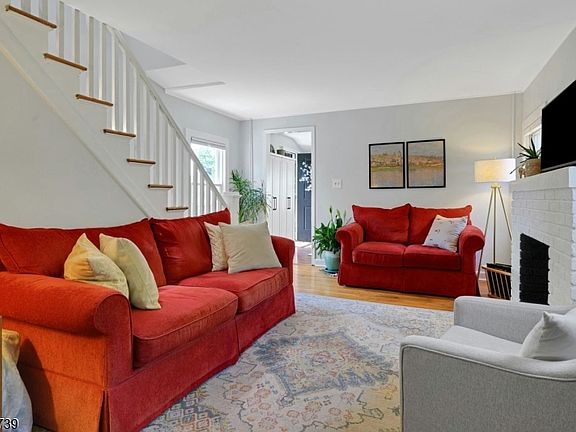 5th image of 4 Lakeview Ave