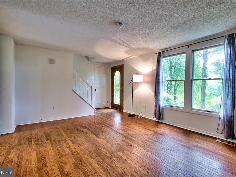 342 Sherry Ln — Photo 12