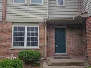 250 Keats Way #6, Waterloo, ON N2L 6J5
