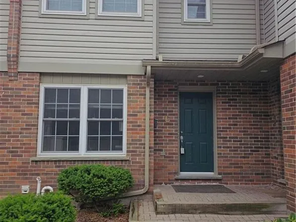 250 Keats Way #6, Waterloo, ON N2L 6J5