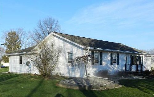 4th image of 402 Fountain St