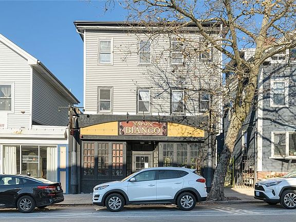 2nd image of 423 Atwells Ave