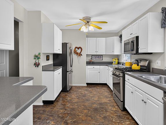 5th image of 111 Poplar Way