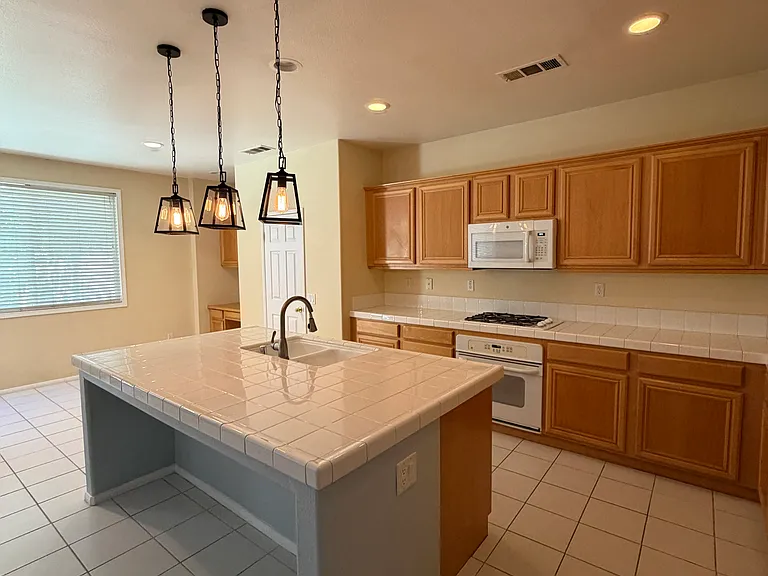 4647 W Avenue J13 — Photo 7