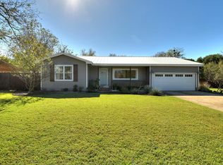 202 E Bluebonnet Ln, Johnson City, TX 78636