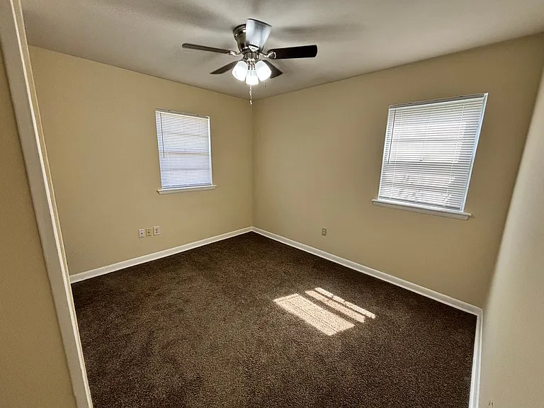 1010 E Main St — Photo 13