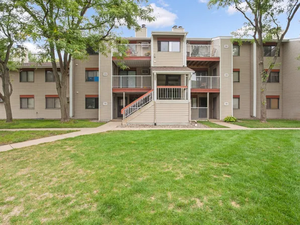 350 Shelard Pkwy Unit 302, Saint Louis Park, MN 55426