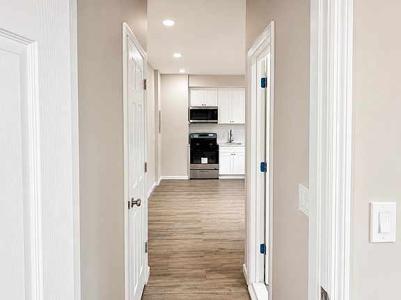 3rd image of 160 Vroom St APT 53