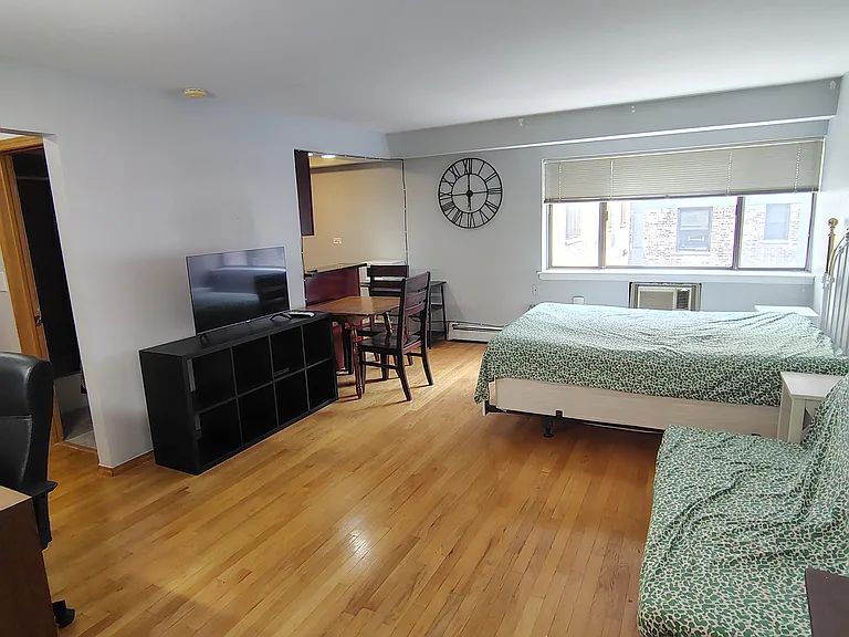 3620 N Pine Grove Ave — Photo 1