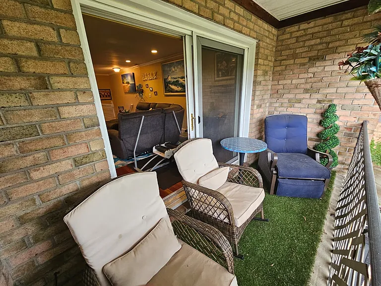 655 Middle Country Rd #2H2 — Photo 3