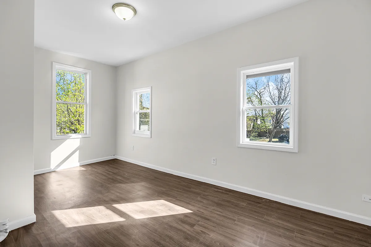 Building Photo - 478 Bath Ave #1A