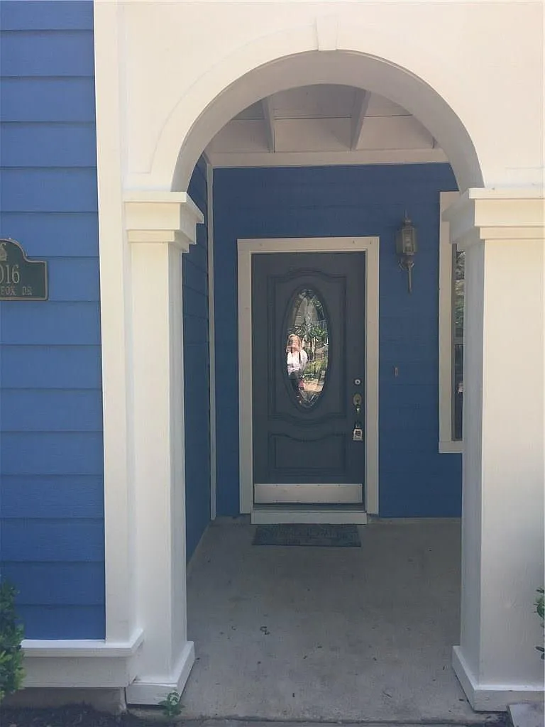 4 bed, 2.5 bath, 2714 sqft, $2,595 — Photo 2