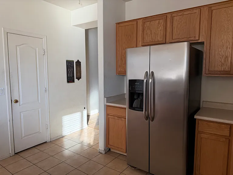 7146 S 68th Gln — Photo 5