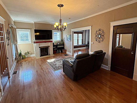 4th image of 611 W State Road 550