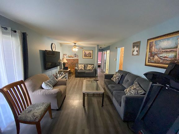 4th image of 3158 N Neenah Ave #1C