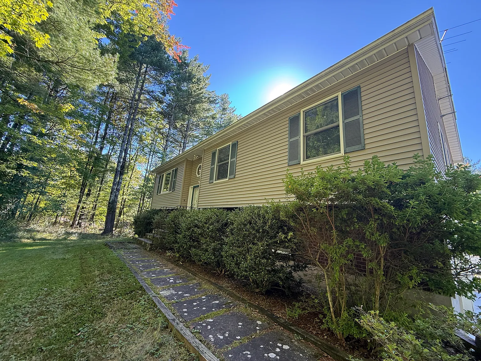 3 bed, 2.5 bath, 2028 sqft, $3,200 — Photo 3