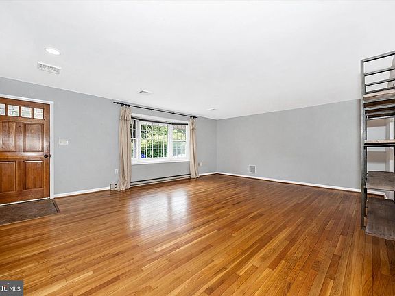 4th image of 3905 Sugarloaf Dr