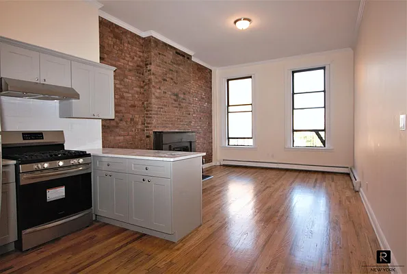 Rented by R New York | media 2