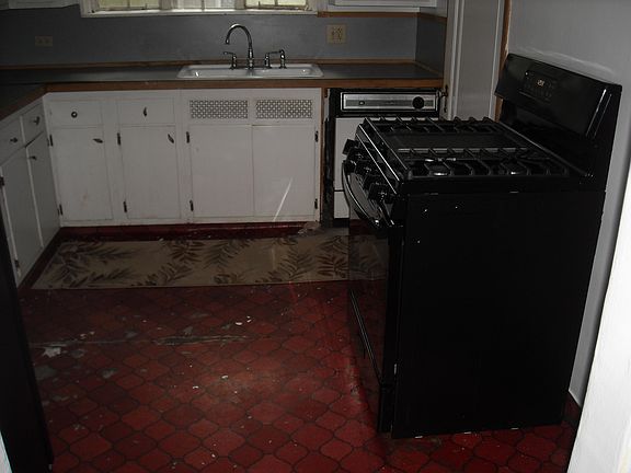 4th image of 18 Maryland Dr