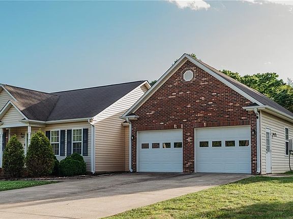 2nd image of 100 N Hills Dr