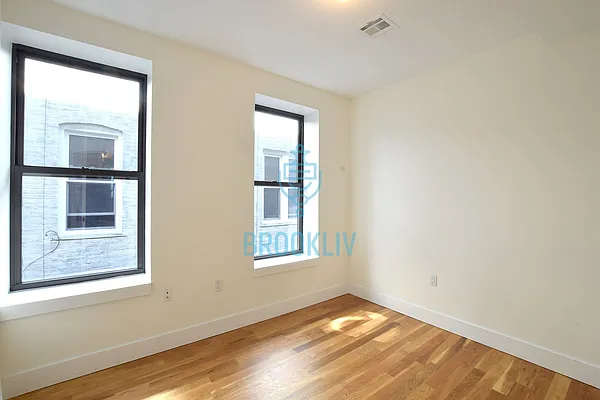 Rented by null | media 44