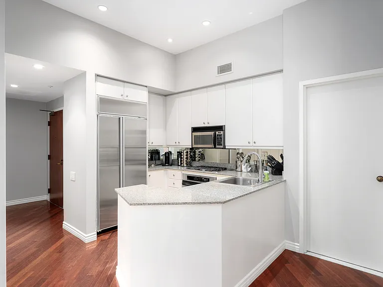 500 W Harbor Dr #1502 — Photo 9