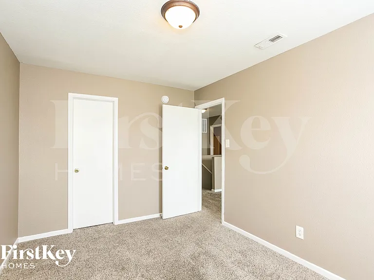 10702 Gathering Dr — Photo 13