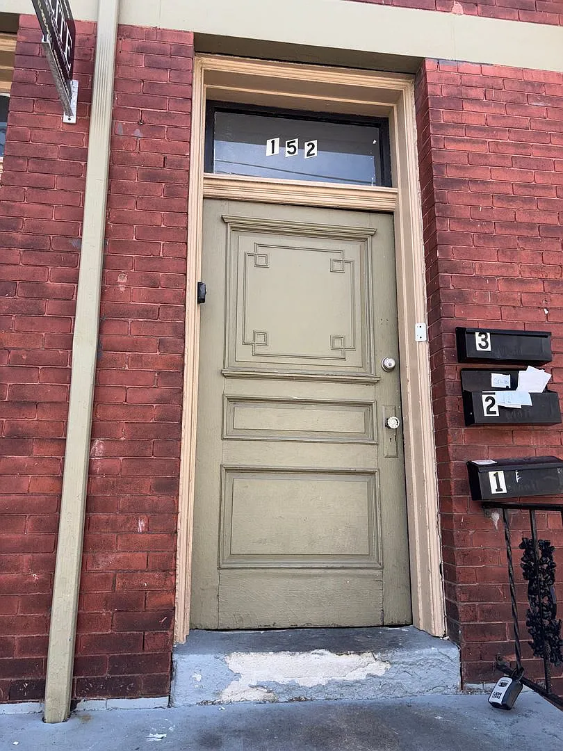 1 bedroom unit - York City School District — Photo 2