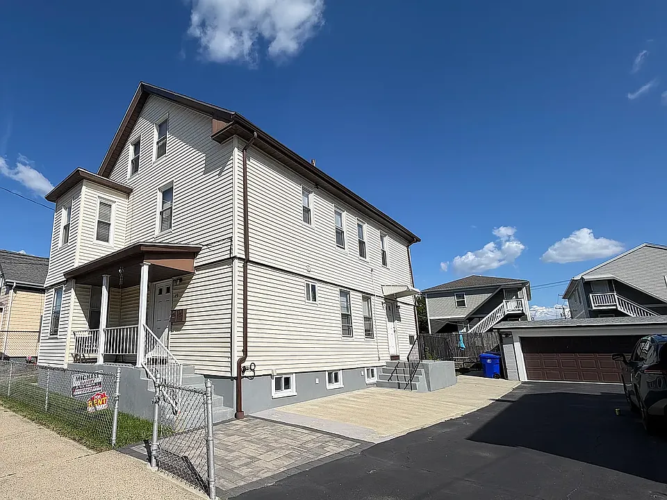 49 Ivy St #2