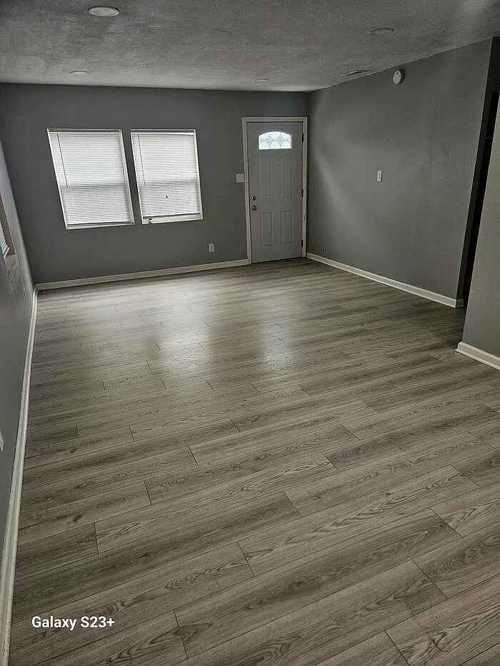 3 bed, 1.0 bath, 981 sqft, $1,350 — Photo 2