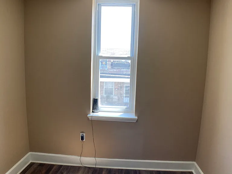 1950 Clarence St #2 — Photo 31
