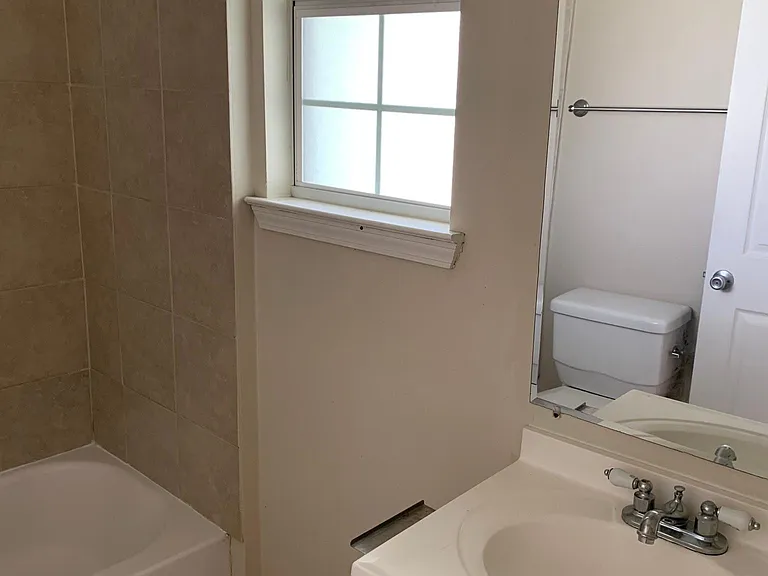2041 Amelia St — Photo 11