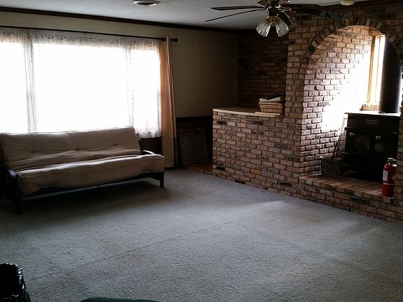 3rd image of 1009 S Tiger Dr